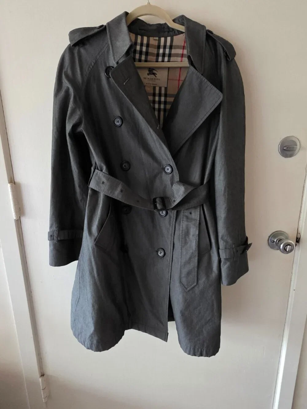 Burberry Gray Classic Trench Size 10 R, Excellent condition - Picture 10 of 16